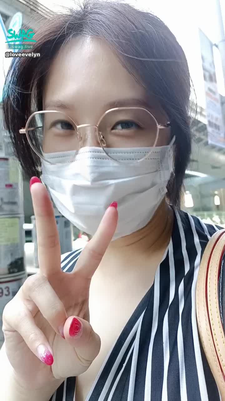 loveevelyn : 希望可以順利找回我遺落在公車上的東西😵‍💫我快熱暈了