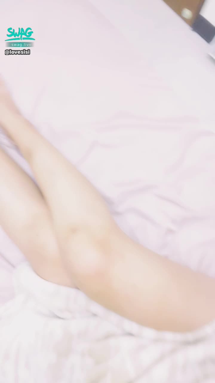 lovesisi : 🌞一個人的雙人床總是特別寂寞 每天一早就被插醒應該是件很幸福的事吧？
