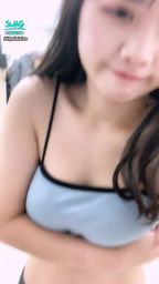 jamiejuice : 今天沒有穿內衣,要準備去吃飯😈