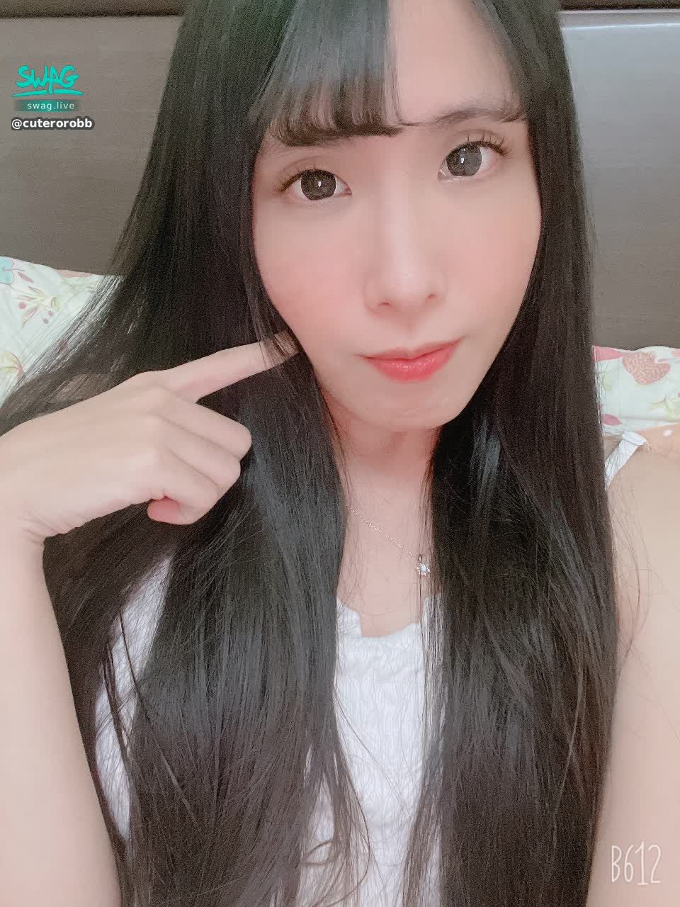 c********b : 喜歡我的新造型嗎🥰