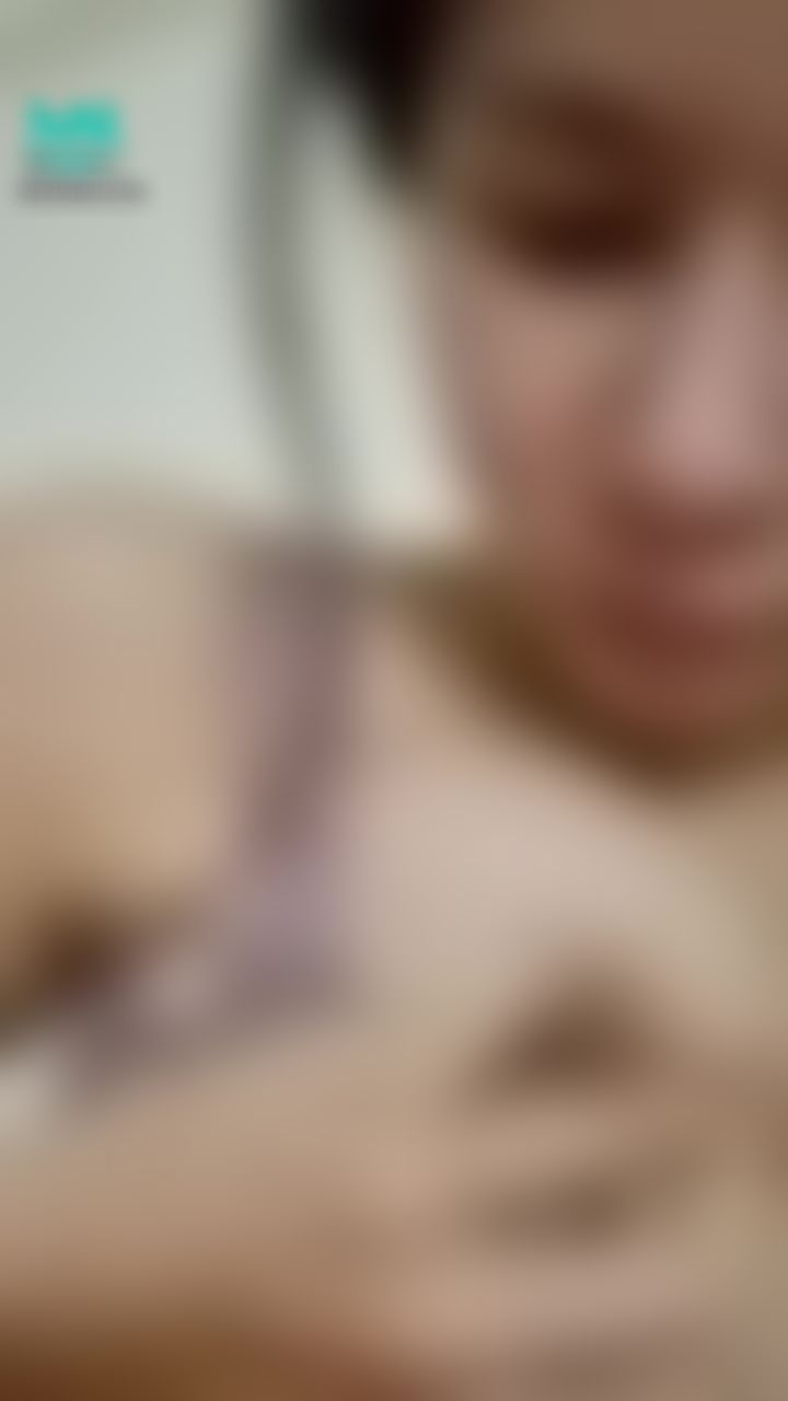 kikilinbabe : 現擠乳汁你不舔只好我自己舔了