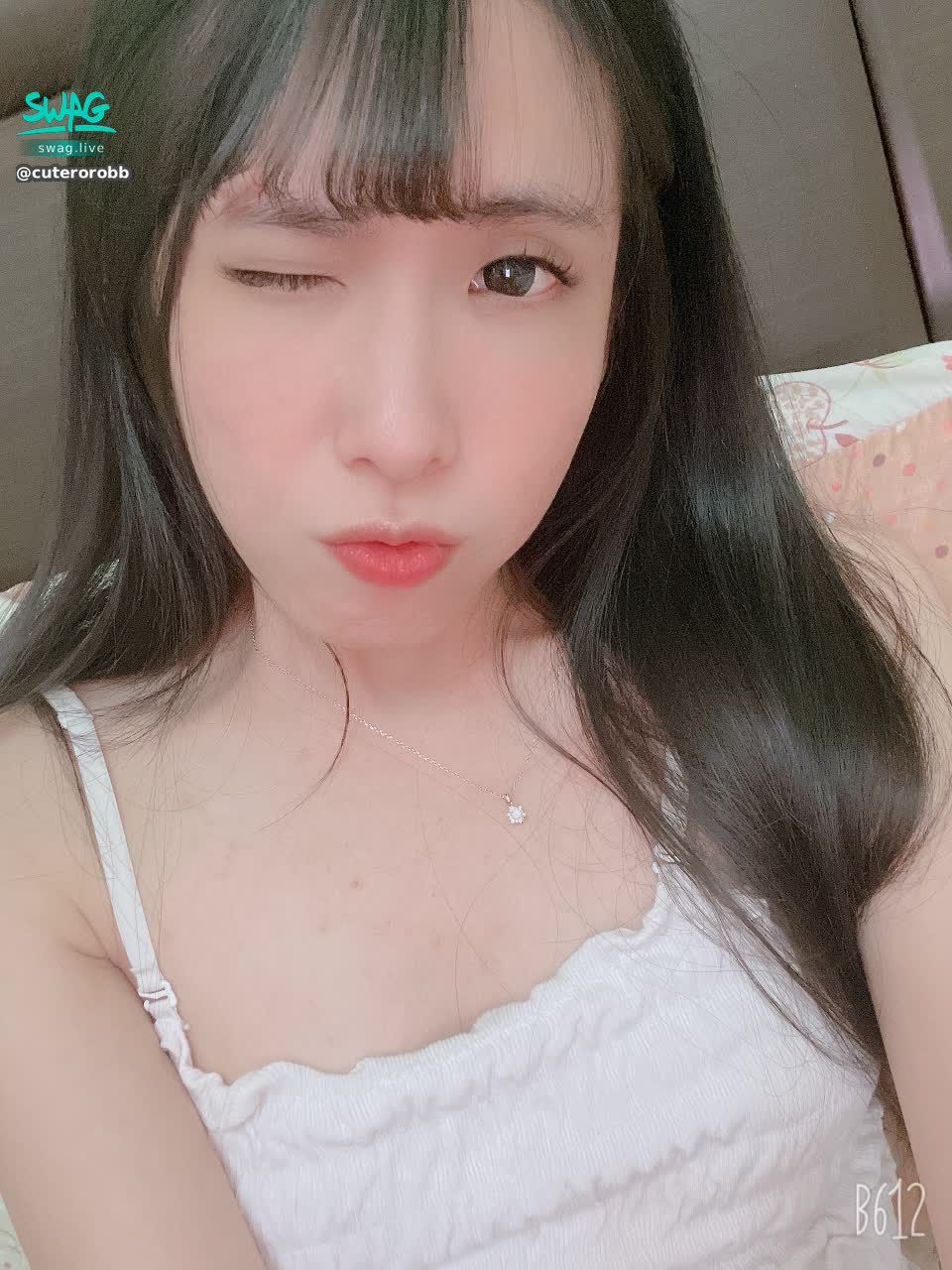 c********b : 早安🤭