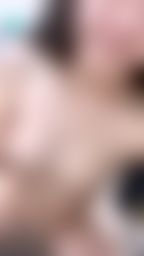 jamiejuice : 小狗狗蹲著給主人看陰蒂🐶可是舌頭不夠長舔不到奶子😈