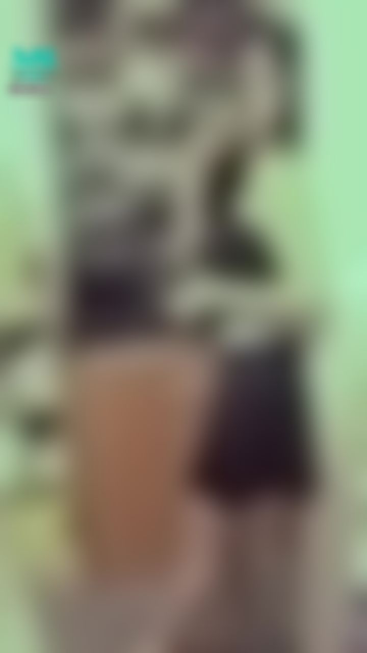 janicee : 撥撥頭髮，露出腋下💖
倚著牆⭐
與我的高跟鞋櫃👠
呼之欲出的半球💋
gonna fall out😈
🌹🌹🌹七月底的小活動：
私訊我「想看」，或前鏡頭窺探揉胸的影片🌹🌹😎
#長髮 #黑髮 #sexy #短裙 #氣質 #赤腳 #美腿 #性感 #裸足 #腳趾 #細肩帶 #胸 #深V #挖空 #半球 #足控 #鎖骨 #腿控 #腋下