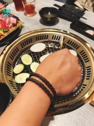 stellajs : 不用自己動手的燒肉最好吃😹😹
#葡萄 #約會吃飯 #日常