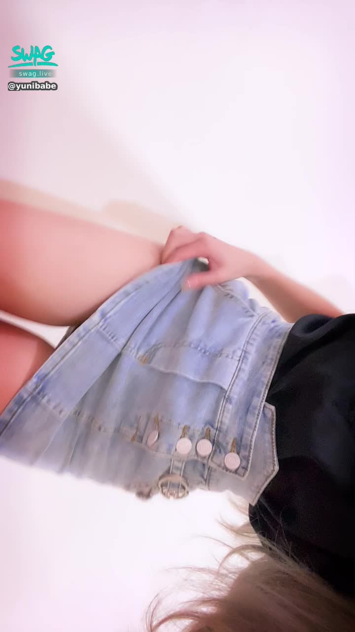 yunibabe : 昨天漏發❤️
忘記給哥哥看看昨天的小褲褲🙈
這件太有造型設計！優妮好喜歡😍

#優妮 #yuni #yunibabe