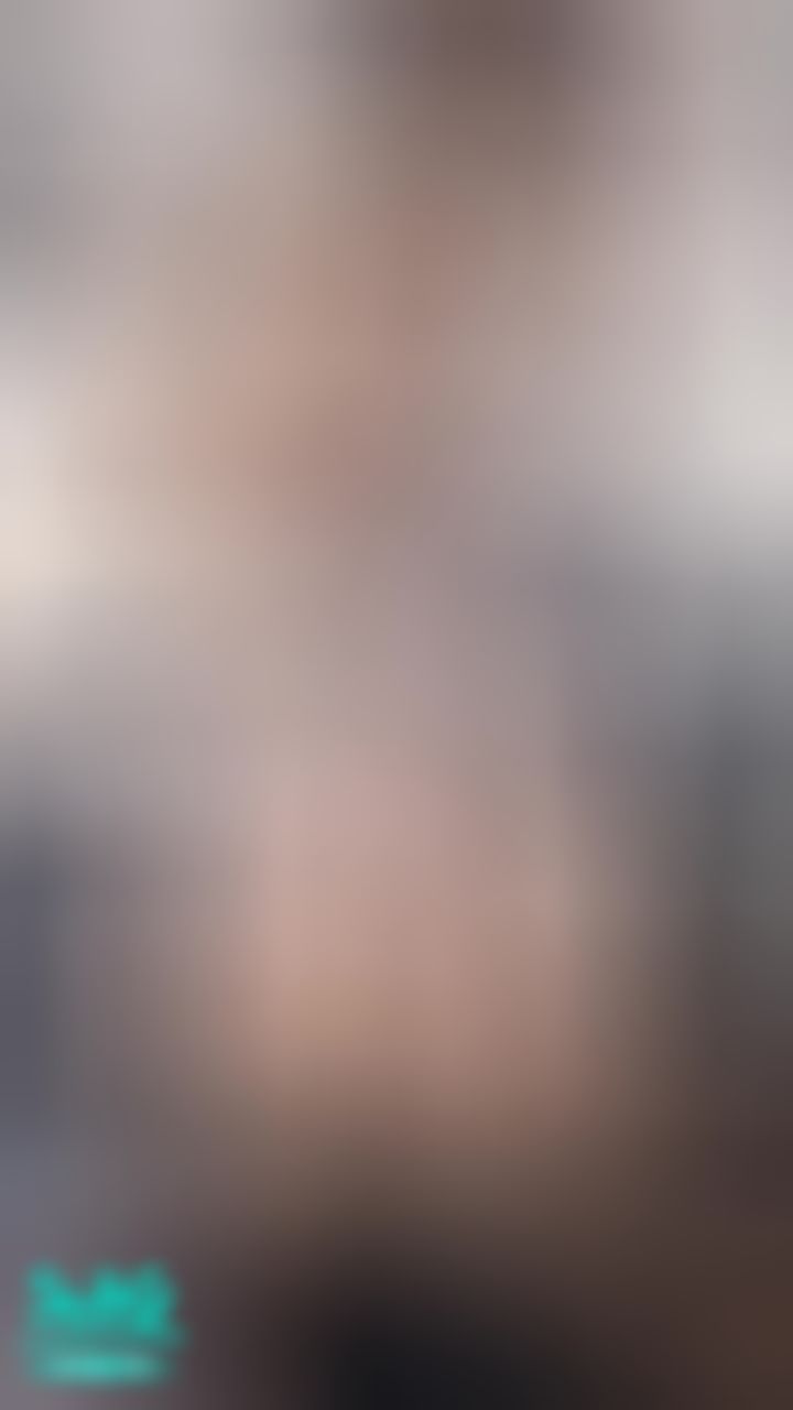 miyukibaby : 喜歡我的大屁屁美尻嗎？絲襪半脫直接露…看起來超欠幹想舔美穴😋👅🫦💦