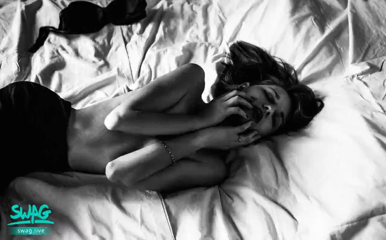  : Topless erotic photos 🔥
#boobs