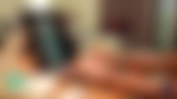 swag : 老蕭看著一團亂的客廳,內心焦慮無比,心想若再不整理就免不了老婆的一陣罵,趕快上網找家政婦來幫忙。
不一會兒工夫,這位叫做菜菜子(娃諾 @wanobaby 飾演)的女僕上門了,她一進門就開始換裝,正常的打扮下竟然只穿著一件透膚的丁字褲!在家政婦一邊作業的同時,老蕭在背後偷看她的巨臀與若隱若現的美穴,忍不住開始自慰,見狀的菜菜子嗲聲喝止了老蕭,「看你肉棒都硬成這樣,得好好幫你清理才行…」
菜菜子立即在沙發上含入肉棒並擺動起臀部,要幫助主人「把裡面髒髒的東西都射出來!」
#口爆 #口交 #巨乳 #少女 #wanobaby #家政婦 #NTR #SWYP