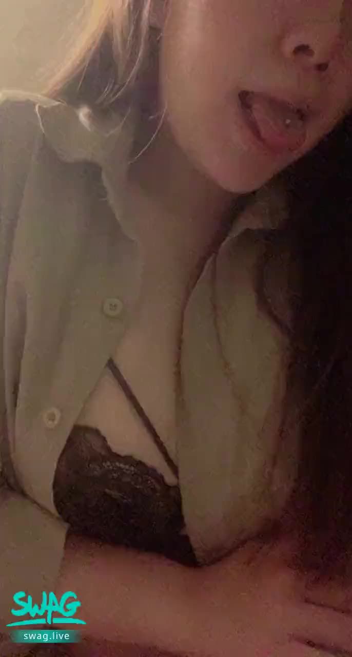 sweetbunny : 寂寞的夜晚好想要哥哥的陪伴