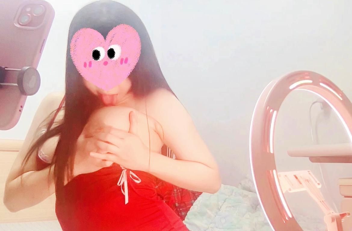 bershuka : ✅母奶滴、噴、流 ✅用舌頭舔自己的乳房 ✅舔自己的奶水