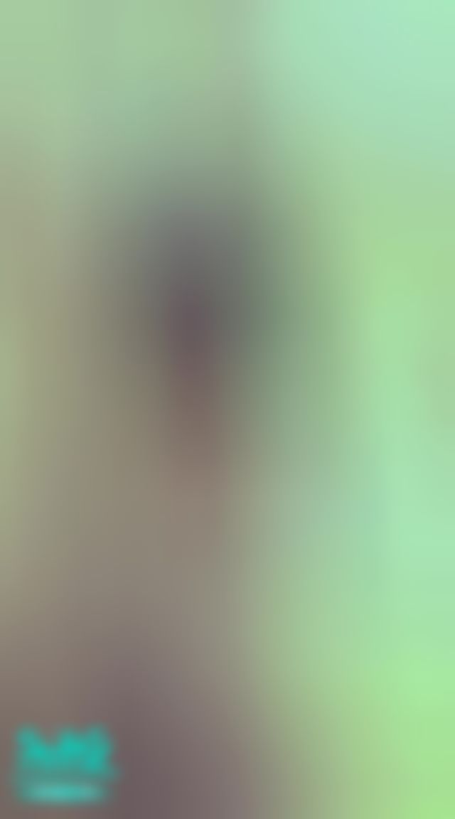 janicee : 逆光的美顏💗下了我的床就得扶牆😈😈😈
逆光的美顏💚
上了我的床，下床要扶牆😈
撩起頭髮，解放後頸的肌膚💋
美背緞面睡衣🌸
胸口的蕾絲與交叉🎀🎀🎀
satin sleep dress⭐
#美背 #裸背 #睡衣 #鎖骨 #緞面 #腋下 #深V #蕾絲