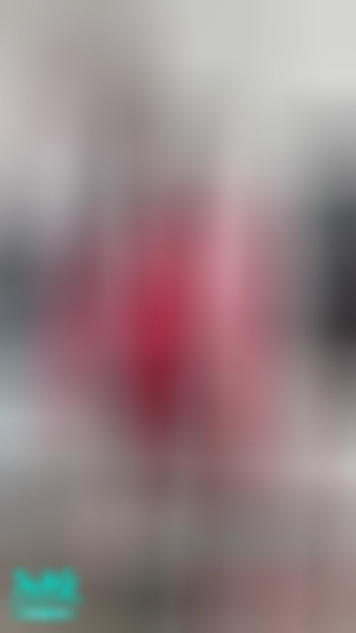 janicee : 紅色風衣的OL👠脫下外套💓