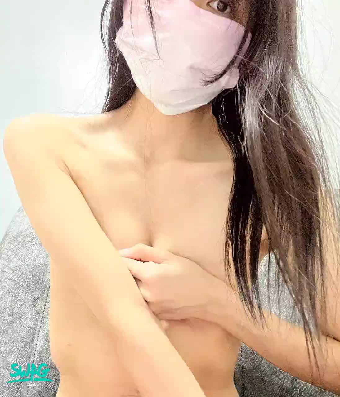 lizbaby : 訂閱我可以免費解鎖貼文喔
#裸上身 #口罩