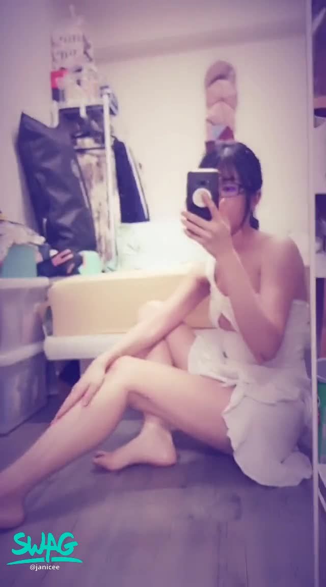 janicee : 側身的長腿與半球👀
胸口挖空的上衣💙
露出渾圓半球🌸
展露性感好身材👠
短裙的開衩露出大長腿💖
赤腳🌹
White goddess ⭐
#挖洞 #裸足 #赤腳 #美胸 #長髮 #短裙 #氣質 #美腿 #半球