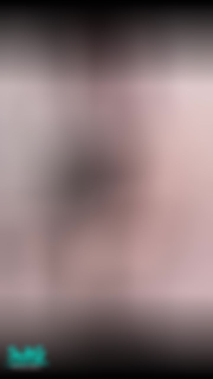 t**********u : 公司最騷洨秘書，內褲都沒穿就來上班！還不狠狠插翻瞳瞳的一線鮑