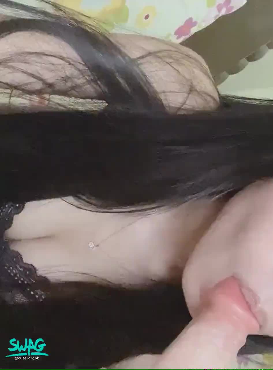  : ❤️新的露臉咬咬片❤️
含到受不了還直接把自己內衣解開🙈
想看的哥哥私訊兩個優雅奧戴🎁即可獲得🥰