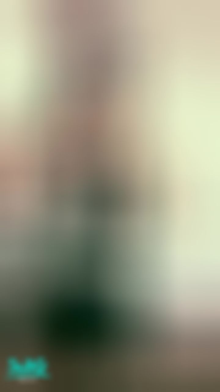 janicee : 拉拉馬尾💗露出半球的M字腿⭐