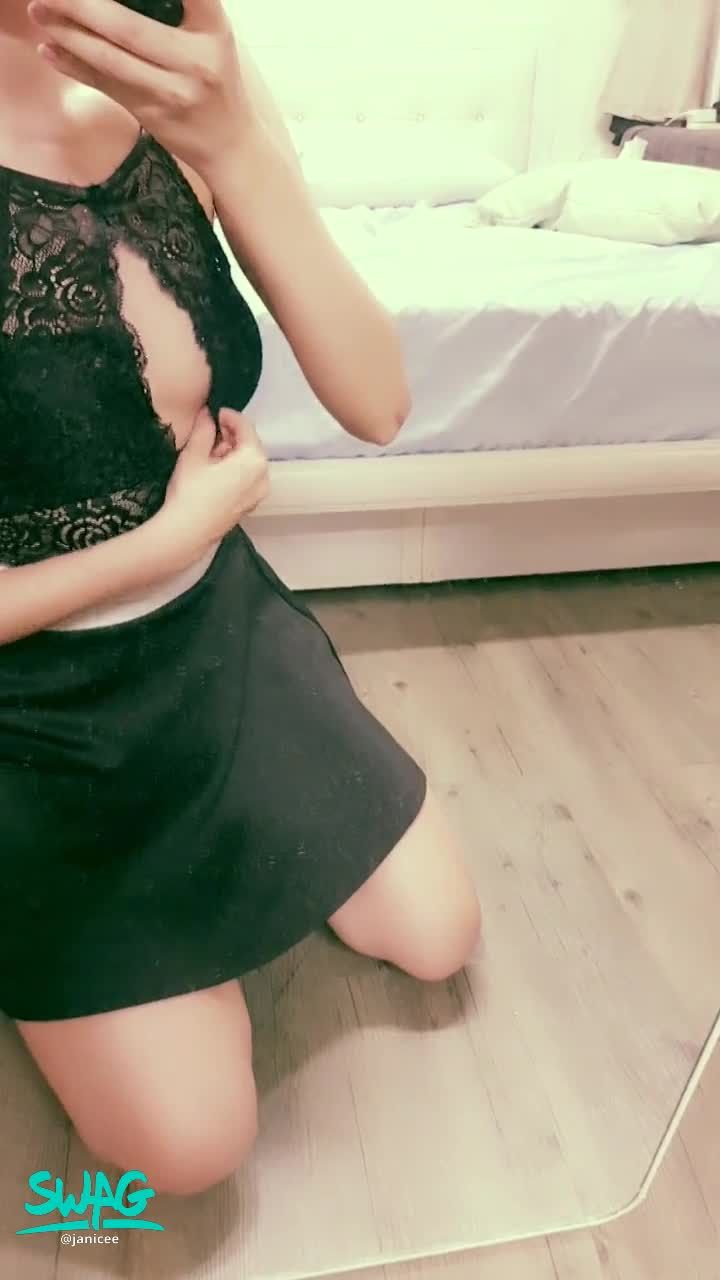  : Tied high ponytail rubbing chest 😍 Elastic and soft hemisphere 💗
