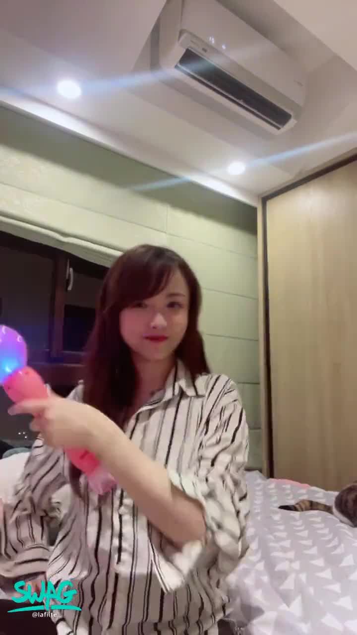 lafiite : 關於妃妃泡泡舞
連假開始啦
看一下妃妃獨家泡泡舞
逗你們笑一笑