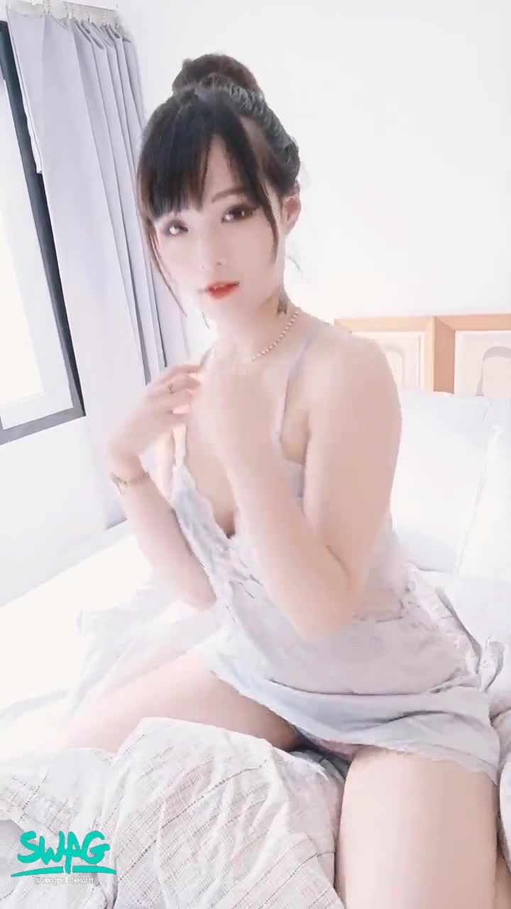 angeldown : 早晨拍攝
喜歡蕾絲的性感睡衣，獲得一件戰袍🫠💓💞