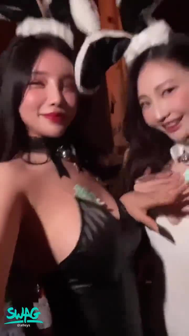 alleys : 我跟某大明星的秀舞 猜看看是誰 猜對我送你一部全裸溫泉片❗️
我跟某大明星的秀舞 猜看看是誰 猜對我送你一部全裸溫泉片❗️