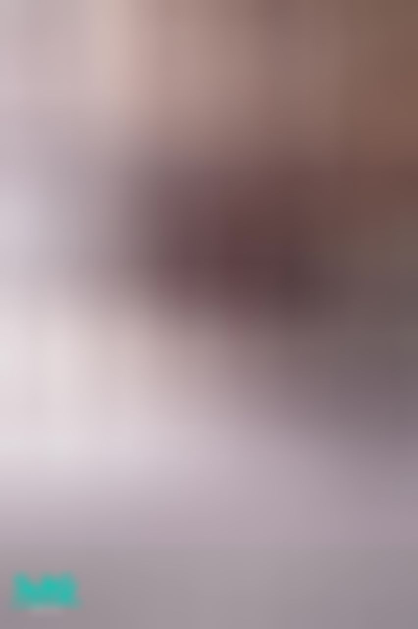 quanna : 躲在桌子下面偷看Q娜壞壞😈