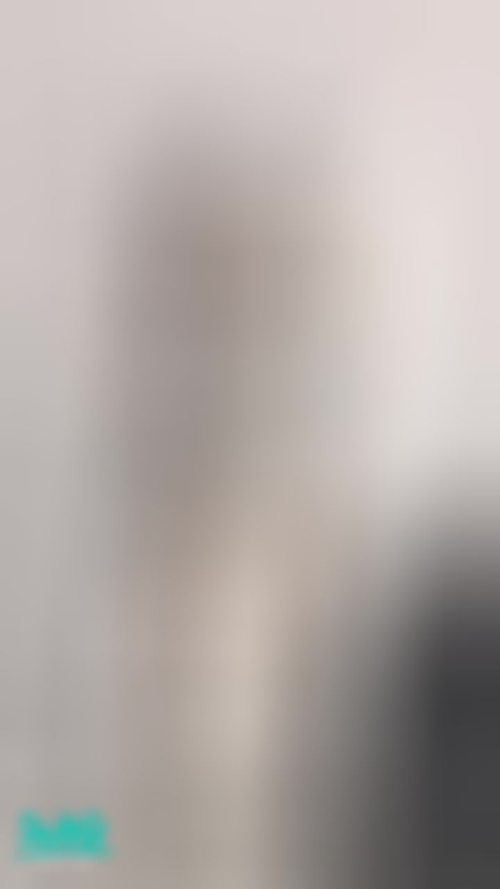 miyukibaby : 緊身洋裝細長美腿‼️拉起來看看今天的珍珠丁字褲🫣