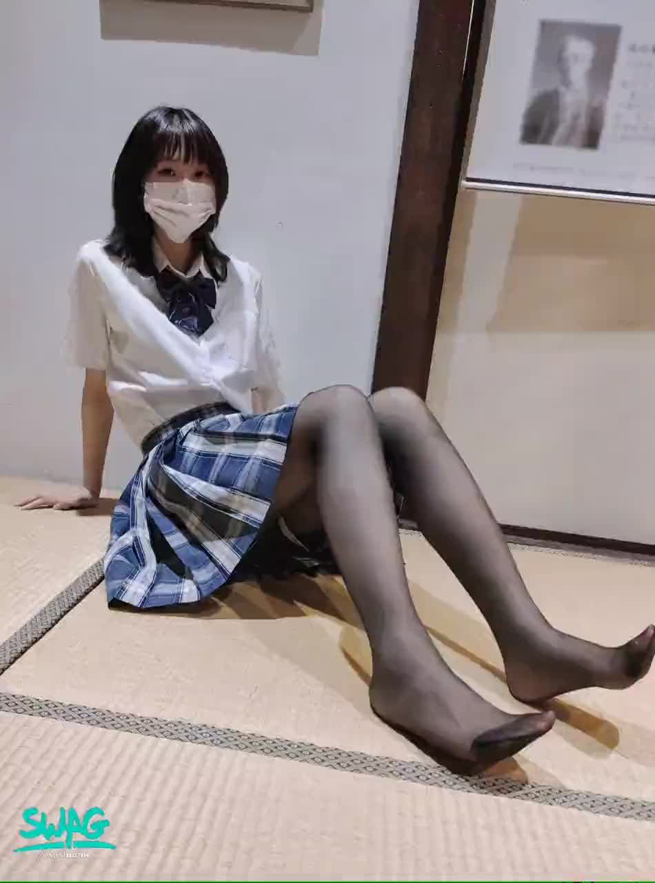  : 