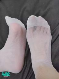 s*******i : 白白嫩嫩的腳底😳
很少穿白絲,腳感覺更嫩了~喜歡嗎(◕દ◕)?
#腳 #白白嫩嫩 #絲襪