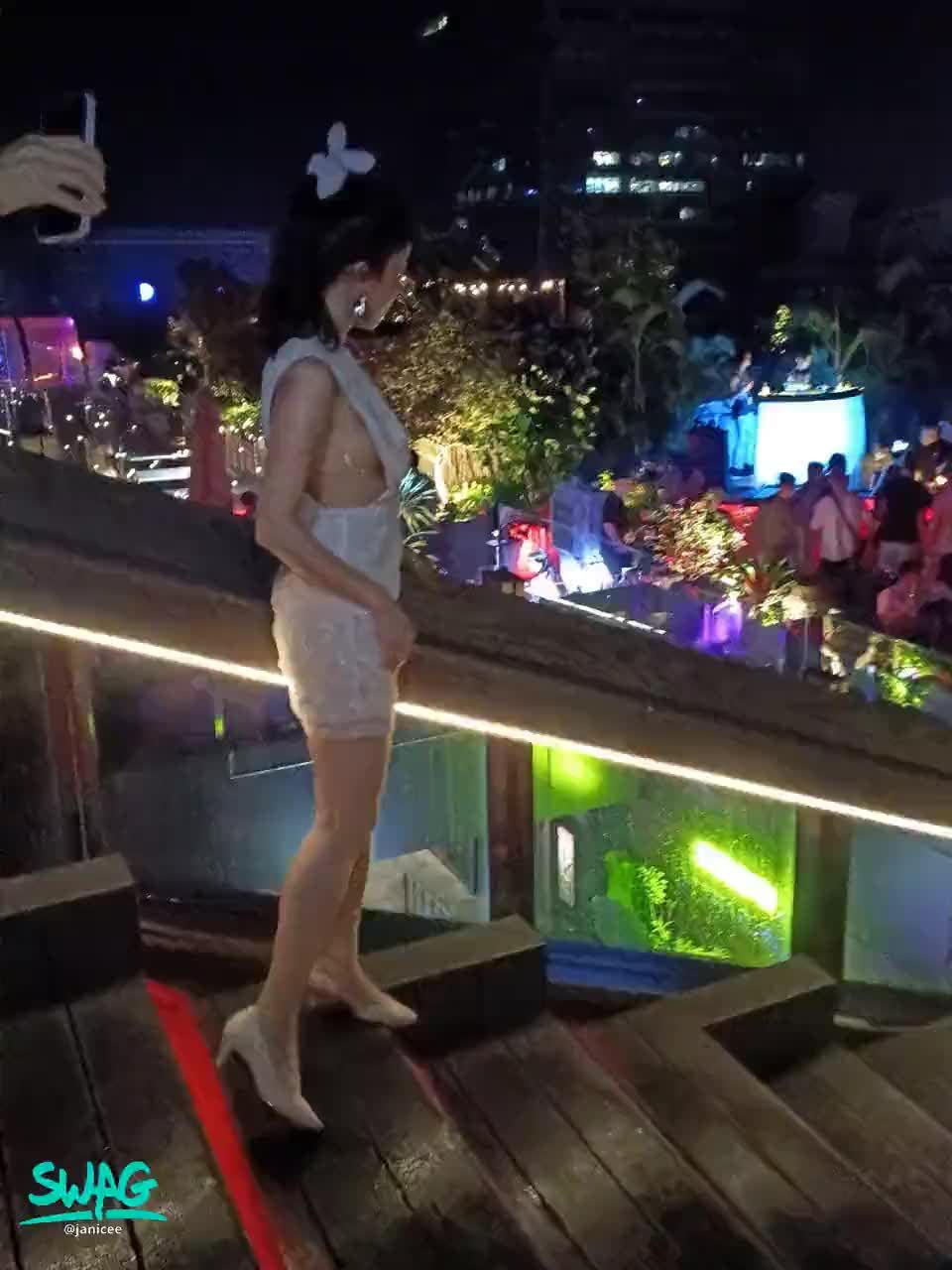  : sexy side breasts 💘
Glowing golden tattoo stickers 🌟
posted in sexy position
spicy bunny 🍬
Bunny 😈
#馬尾 #禮服 #側乳 #高跟鞋 #美腿 #長髮