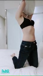 e*********r : 新影片你看過了嗎🤭
喜歡蹦蹦跳跳可愛餅乾嗎💕
還是喜歡餅乾的好身材呢嘿嘿
#性感 #sexy #可愛 #腋下 #內衣 #內褲 #眼鏡 #餅乾
