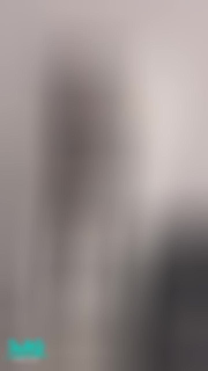 miyukibaby : 鏡子前誘惑🙈❤️拉開露出大奶奶.長腿讓你意淫💦