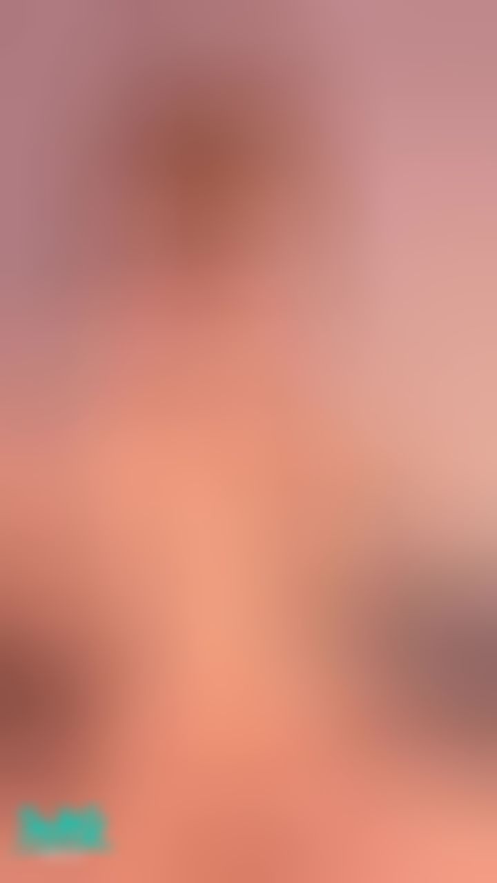 lalasexy : 丸子頭妹🙈不安份的小手手亂亂摸🙈寶寶想揉嗎
