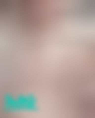 rihanna : 幫我揉揉奶☺️