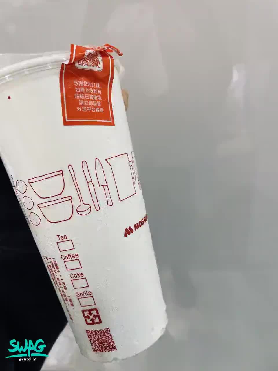 cutelily : 人家早上喝咖啡提神，莉寶喝紅茶提神☕️