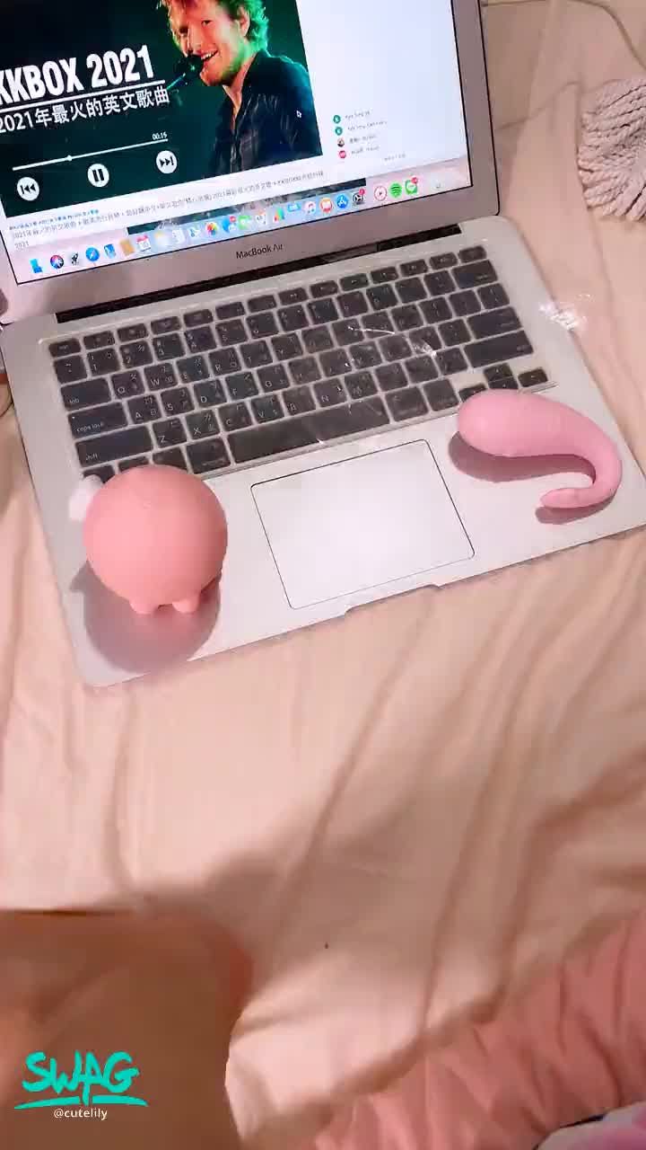 cutelily : 謝謝今天，謝謝你們都心疼我😭😭
又心情複雜的我，那個快來的我又要鬧變扭😮‍💨
每次直播玩房間都變好亂，玩具也亂丟😅
晚安喲❤️😘