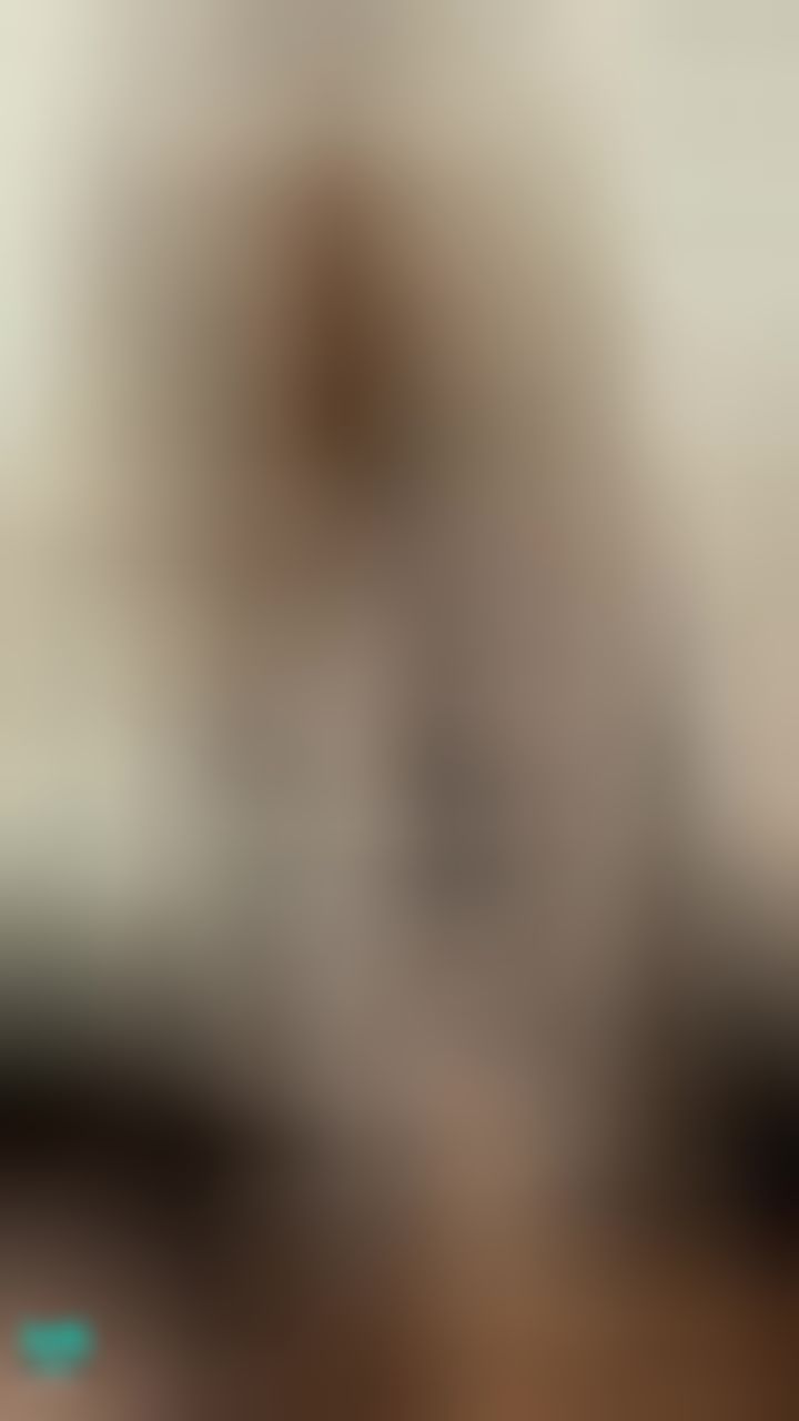 bonnybb : 大開M腿 妹妹受不了⋯⋯