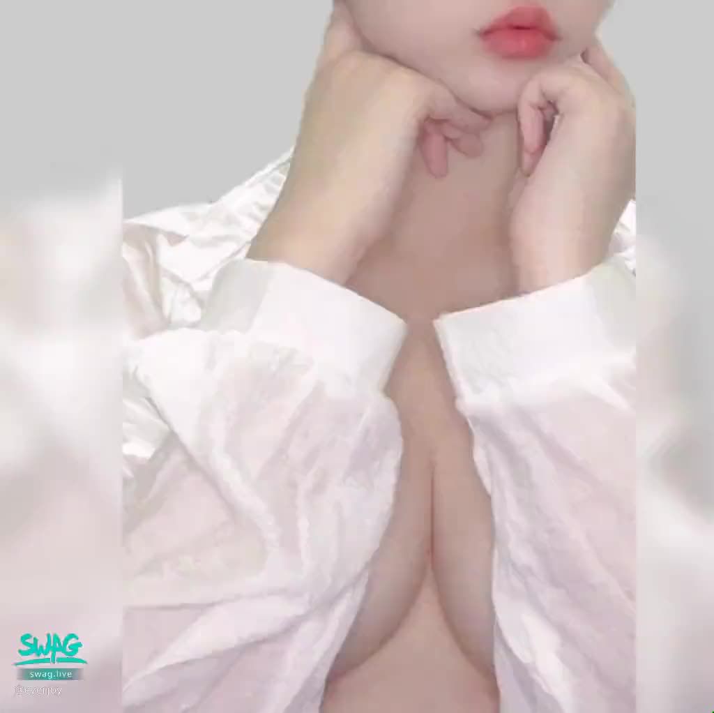 everjoy : 乳溝跟時間一樣