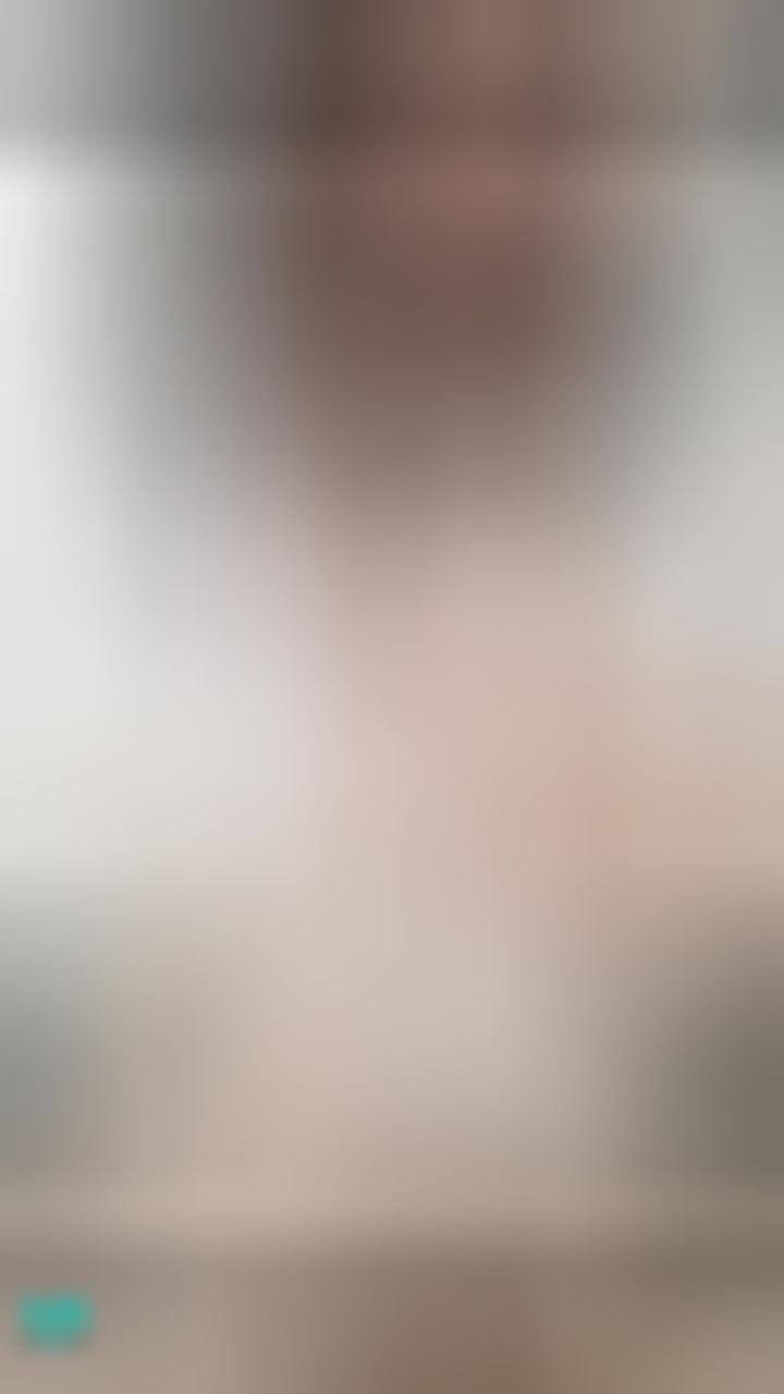 s*******i : 襯衫底下會是什麼不可抗拒的模樣呢😳？
慢慢的脫去襯衫..///
