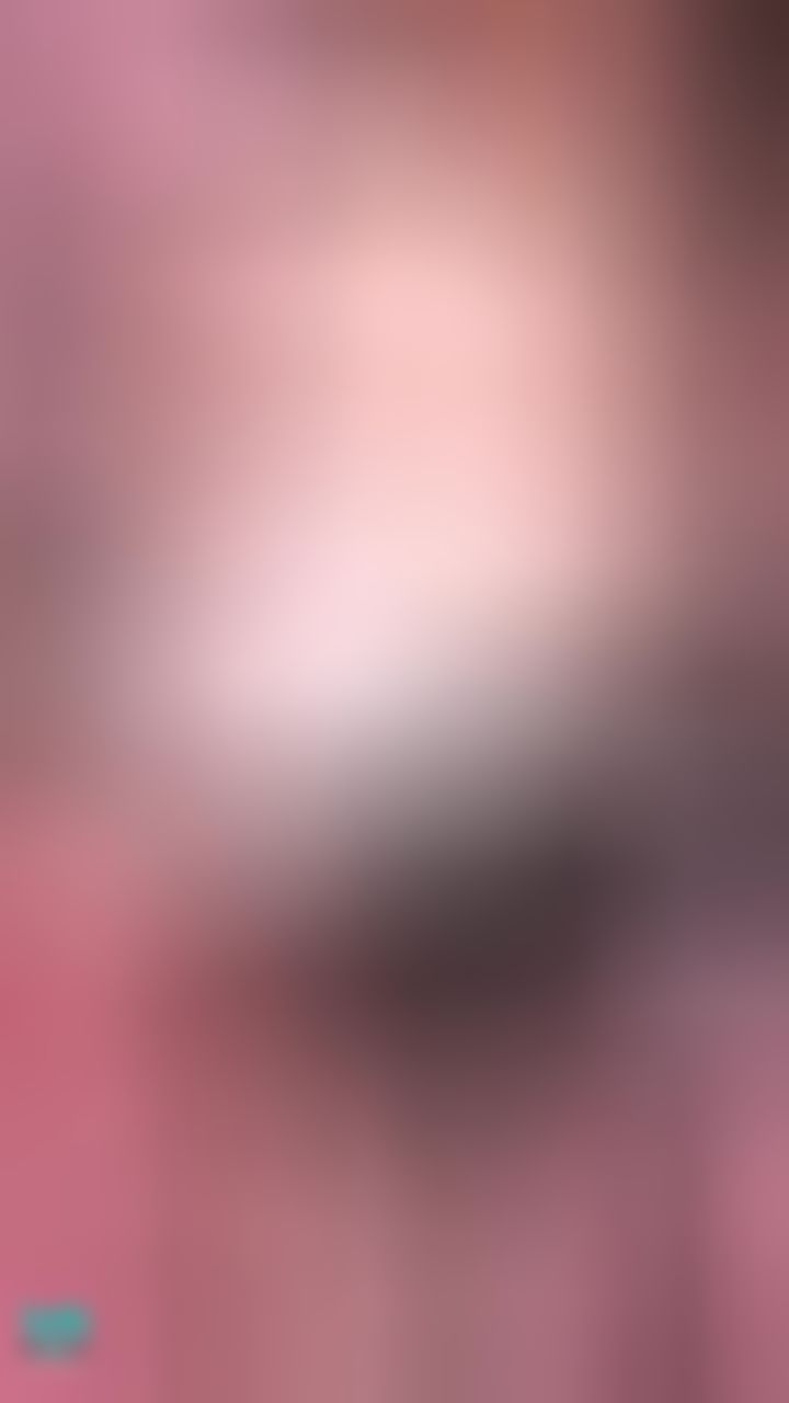 linlinbebe : 超色呻吟脫掉內褲
開洞絲襪👀一線粉紅鮑魚好可口🤤
你要進來一下下嗎🥹