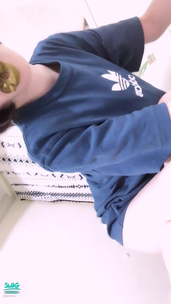 lynnbae : 一口吞👻