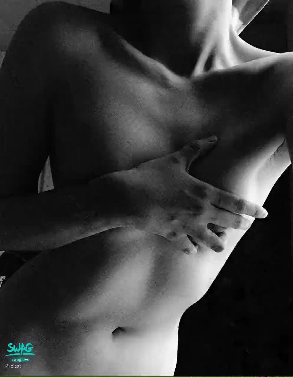 l****t : 哥哥們會喜歡這種的照片嗎❤️
#sexy#性感#全裸#生活#hot#body#beauty#leicat#徠卡#質感#naked