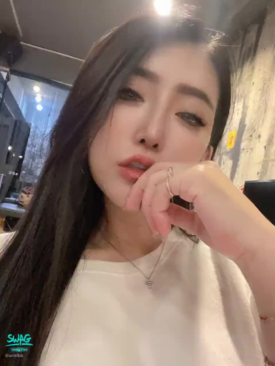 arielbb : 🔥新片上架🔥學弟再次挑戰🙄
https://5w.ag/pTZEBmzgfFVX94dz6
學弟為了挽回顏面，特地把我拍過的長片，全部解鎖都看一遍。這次果然讓我狂噴水了💦可是沒有插噴的感覺不夠高潮啊!!
✨解鎖按喜歡👍🏻並私訊截圖🉐️隱藏版1部
✨私訊聊聊你喜歡的劇情

#沒有你們解鎖，我就無法在拍新片了，完全賠錢，因為我都是找專業團隊合作的🥺😭

#純約會特價中
#長腿
#愛子
#大奶
#潮吹女王