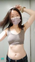 e*********r : 腋下控必解鎖!
綁馬尾的樣子你喜歡嗎?
#馬尾 #腋下 #牛仔褲 #腋毛 #乳溝 #肚肚 #美腰 #長髮