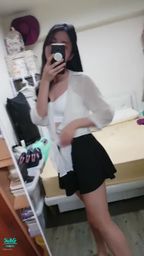 janicee : 罩衫下的白色小可愛♥️
拉開領口,超細的白色肩帶💗
深邃的鎖骨👀
露出腰與短裙下的赤腳😍
weekend vibe💓
#裸足 #赤腳 #露肩 #美腿 #鎖骨 #短裙 #細肩帶