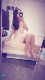 janicee : 扭動時內衣跑出來見人了👀
Babe你也到深夜還沒睡嗎?
深V低胸粉紅色睡衣🎀
性感鎖骨😍
短裙下可愛的腳腳💚
床上動動雙腿🌹窺見大腿根部😈
Sweet and pinkish💗
#細肩帶 #鎖骨 #長髮 #美腿 #裸足 #赤腳 #短裙 #睡衣 #性感 #肩膀 #床邊 #大腿 #內衣 #bra