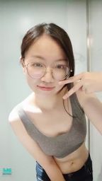 e*********r : 很喜歡這張💕日常比Ya的同時又帶了一點魅惑的笑🤭
#眼鏡 #俏皮 #運動內衣 #美腰 #牛仔褲 #肚肚 #魅惑 #笑容