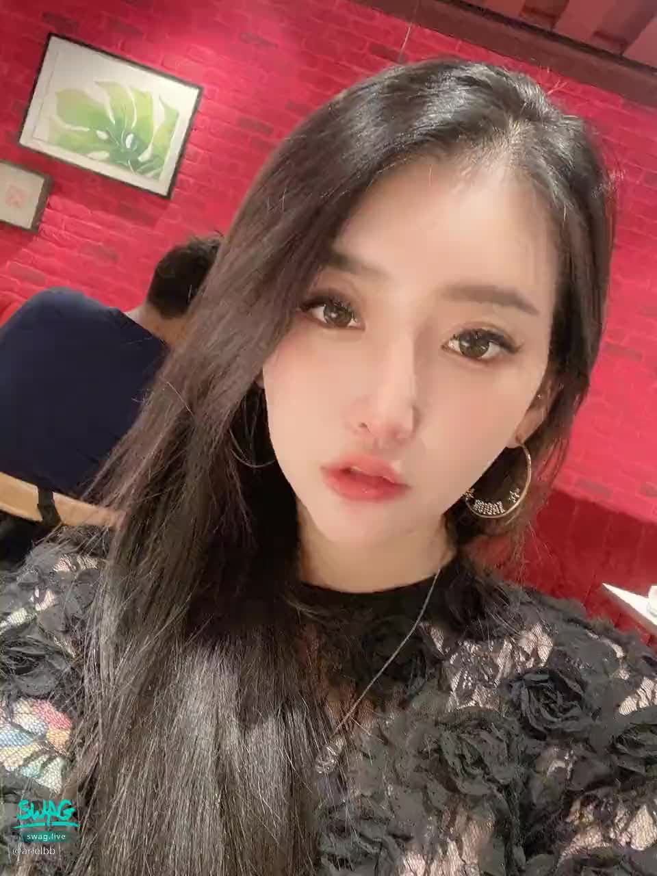arielbb : 🔥新片上架🔥性慾爆炸了🔥🔥🔥
https://5w.ag/p4By55FnsCa983ZK9
男友前晚只顧自己爽，做完倒頭大睡💢害我自己慰慰越玩越想要😭隔天只好急call朋友來救火🔥🔥🔥

✨解鎖按喜歡👍🏻並私訊截圖🉐️隱藏版1部
✨私訊聊聊你喜歡的劇情

#沒有你們解鎖，我就無法在拍新片了，完全賠錢，因為我都是找專業團隊合作的🥺😭

#純約會特價中
#長腿
#愛子
#大奶
#潮吹女王