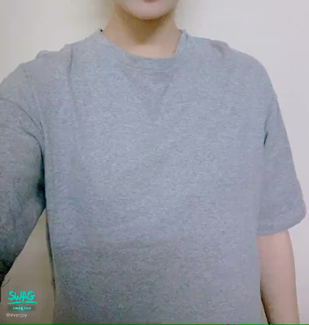 everjoy : 兩張照片比對一下
是不是算隱乳？

#肉肉joy #肉肉
#sexy #body #露點 #奶 #微騷 #騷